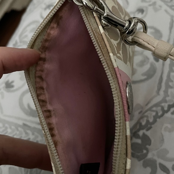 Coach Chelsea Signature Heritage Stripe Pink White Zip Wristlet - Picture 6 of 7